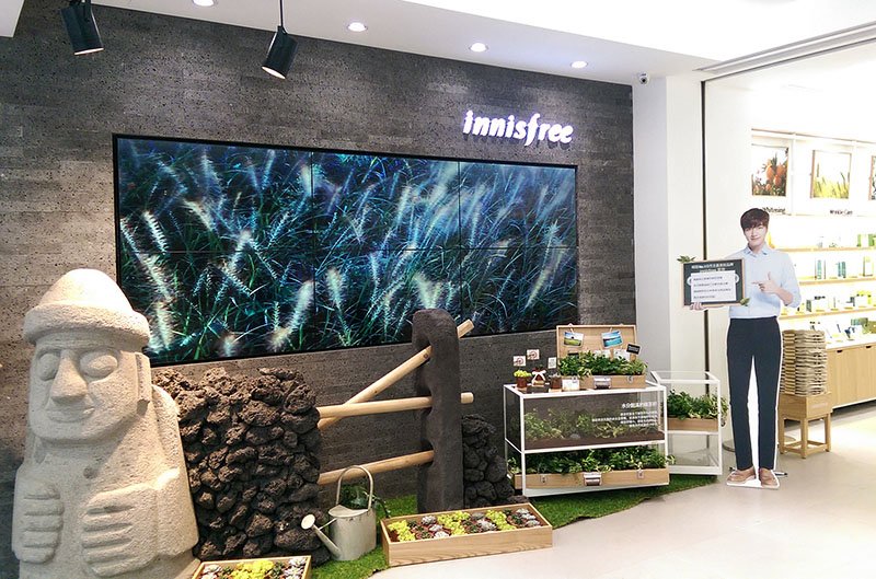 Retail Digital Signage at innisfree, Taiwan