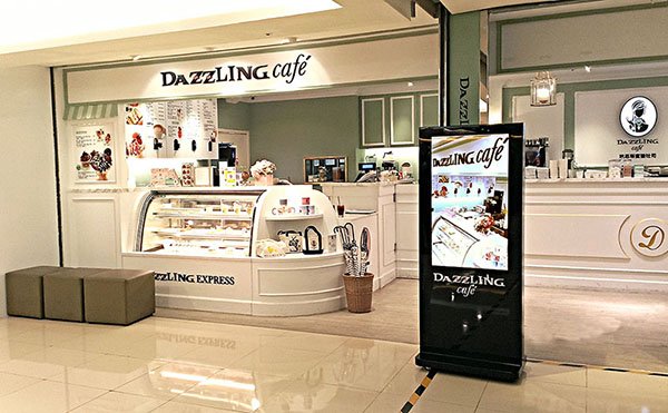 Hospitality Digital Signage at Dazzling Café, Taiwan
